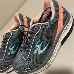 Gdefy sz 8 Comfort Fit walking sneaker